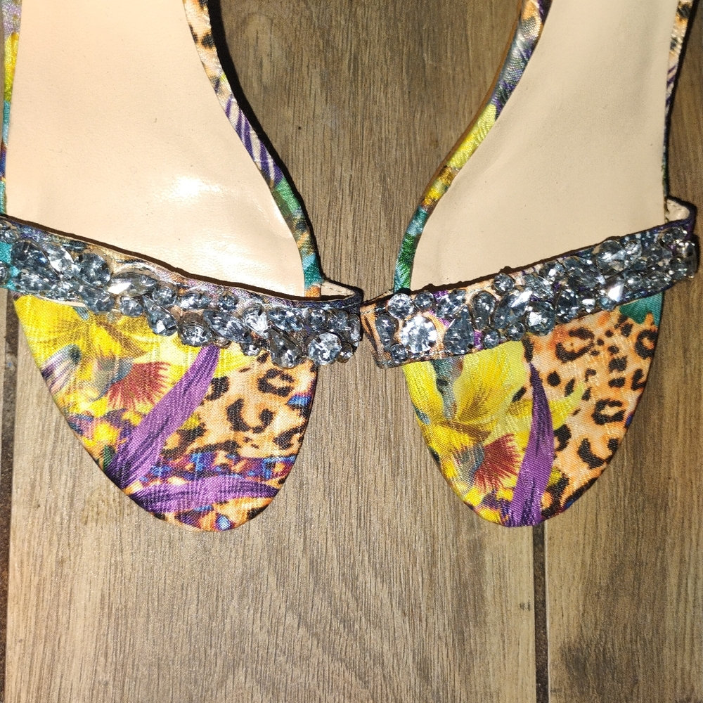 GUESS Heels - Picture 4 of 5
